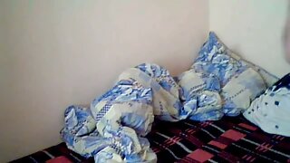 تیل سے ڈھکی ہوئی پتل ...