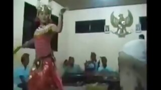 حیرت انگیز لنڈ چوسنے ...