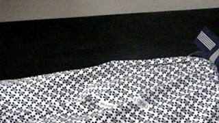 یہ nympho اپنے BF کو ...