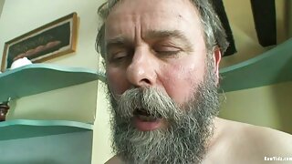 لالچی سنہرے بالوں وا ...
