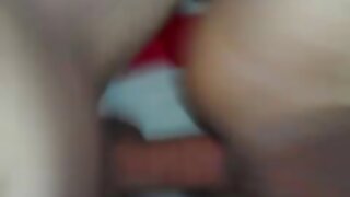 اس لڑکی کو پیسے کے ل ...